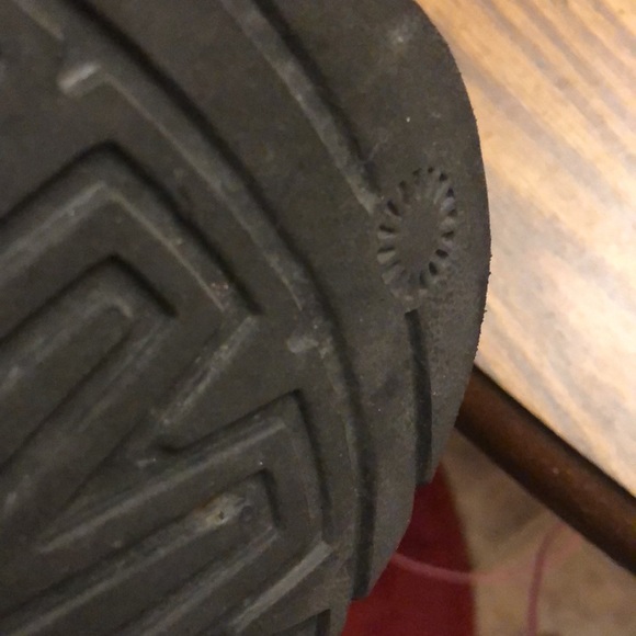 Ugg boots like new - Picture 13 of 14